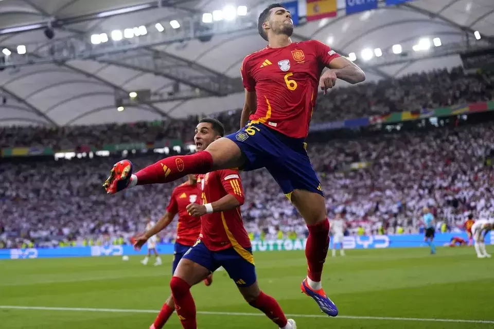 Pemain Spanyol Mikel Merino merayakan gol kedua bagi timnya dalam pertandingan perempat final antara Jerman dan Spanyol di turnamen sepak bola Euro 2024 di Stuttgart, Jerman, Jumat, 5 Juli 2024.